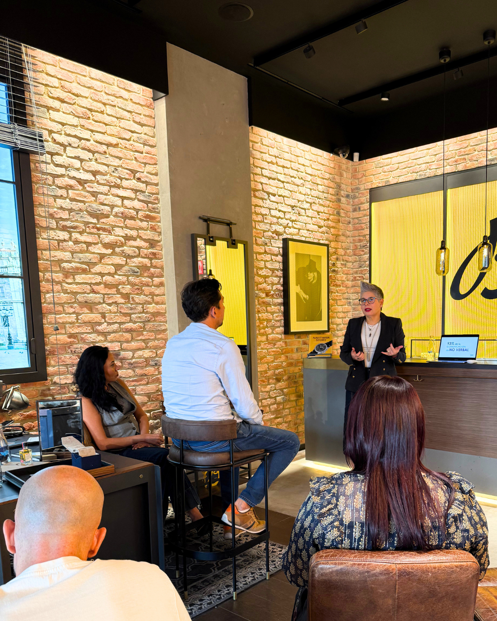 Sonia McRorey impartiendo un taller de imagen y presencia profesional